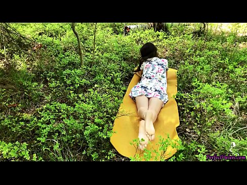 ❤️ Un străin de pe Tinder îmi masturbează păsărica și o fute cu pasiune în pădure ❤️ at us