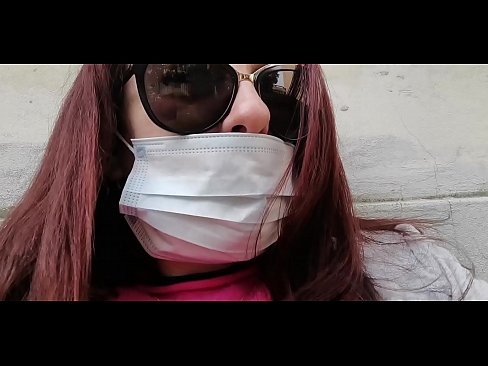 ❤️ Nicoletta se răzbună pe vecinul ei și face pipi în garajul lui (Special Covid19 Carantină italiană) ❤️ at us