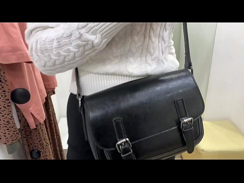 ❤️ Masturbarea în public a tinerei târfe FeralBerry cu un dildo în cabina de probă ❤️ at us
