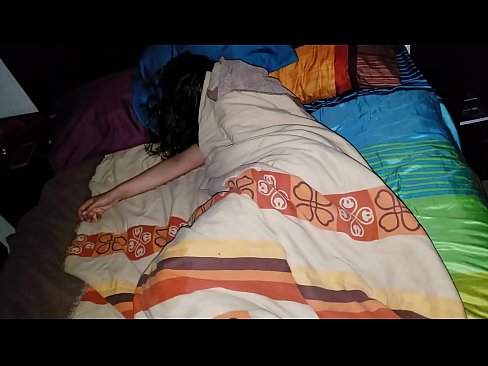 ❤️ Fiul vitreg care își ceartă tânăra mamă vitregă în timp ce ea doarme. ❤️ at us