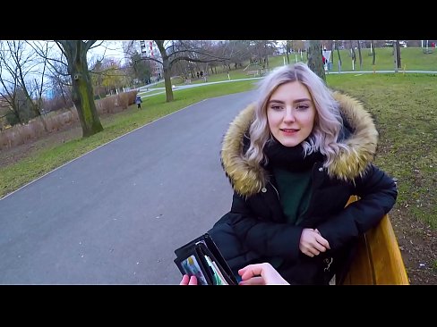 ❤️ Înghite sperma fierbinte a unui străin pentru bani - muie în parc de Eva Elfie ❤️ at us